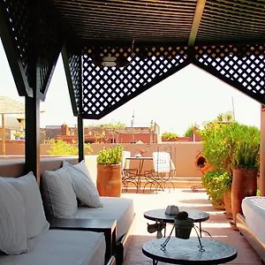 3* Pensión Al Karama
